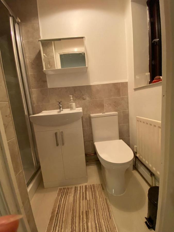 Ashmina Holiday Let With Free Onsite Parking For Small Vans And Cars Only Milton Keynes Exterior photo